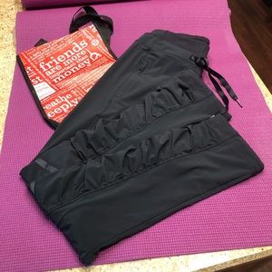 Lululemon Lined Pants Size 4 EUC 🍋🍋